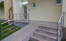 Gabrielle Apartment Summerland
